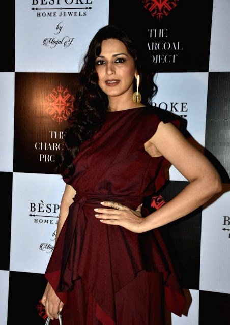 Beautiful Indian Actress Sonali Bendre Stills In Maroon Dress 29